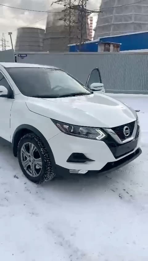 Nissan Qashqai — клиент показывает автомобиль